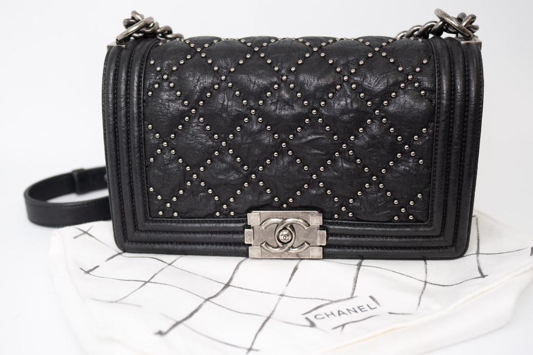 black Chanel Chanel Boy Bag, 📏 Dimensions (Approximate)    • Size: Medium    • Length: 9.8 in    • Height: 5.9 in    • Depth: 3.5 in    • Strap Drop (Single Chain): 11–12 in    • Strap Drop (Crossbody): ~20 in    • Style Code: A67086 (based on signature f