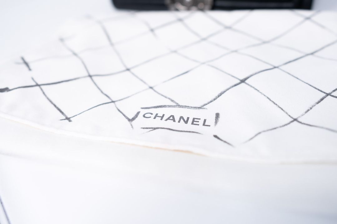 black Chanel Chanel Boy Bag, 📏 Dimensions (Approximate)    • Size: Medium    • Length: 9.8 in    • Height: 5.9 in    • Depth: 3.5 in    • Strap Drop (Single Chain): 11–12 in    • Strap Drop (Crossbody): ~20 in    • Style Code: A67086 (based on signature f