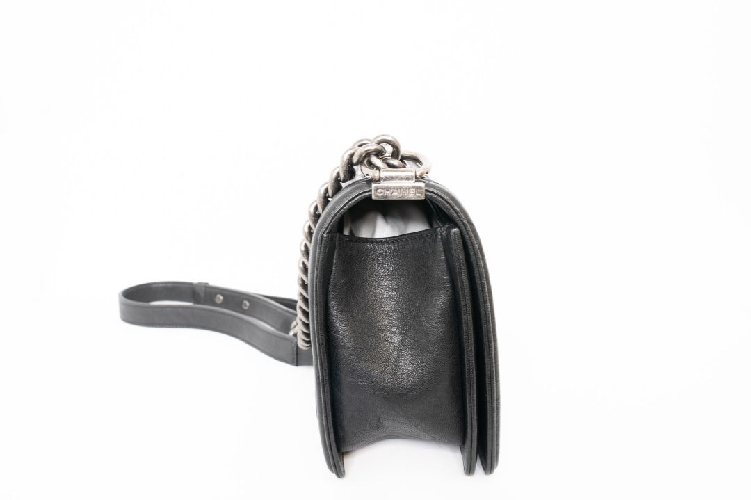 black Chanel Chanel Boy Bag, 📏 Dimensions (Approximate)    • Size: Medium    • Length: 9.8 in    • Height: 5.9 in    • Depth: 3.5 in    • Strap Drop (Single Chain): 11–12 in    • Strap Drop (Crossbody): ~20 in    • Style Code: A67086 (based on signature f