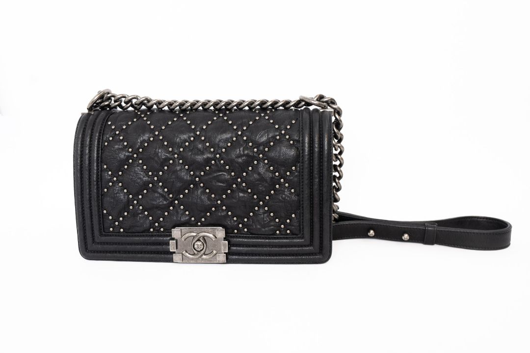 black Chanel Chanel Boy Bag, 📏 Dimensions (Approximate)    • Size: Medium    • Length: 9.8 in    • Height: 5.9 in    • Depth: 3.5 in    • Strap Drop (Single Chain): 11–12 in    • Strap Drop (Crossbody): ~20 in    • Style Code: A67086 (based on signature f