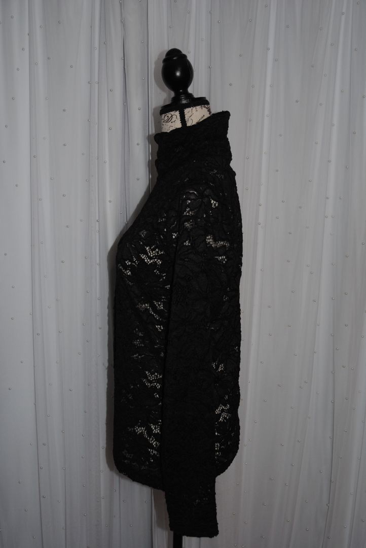 black White house black market NWT lace black mock neck, M