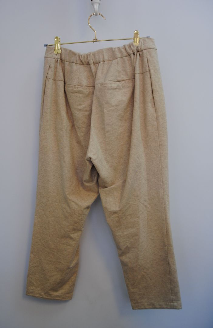 oat Brunello Cucinelli for Neiman Marcus loungewear, APPROXIMATE DIMENSIONS (Estimated Size: Women’s M) Waist (unstretched): 14.5 in (flat) Rise: 11.5 in Inseam: 27.5 in Length: 37 in Leg Opening: 7 in Hips: 21 in (flat across)