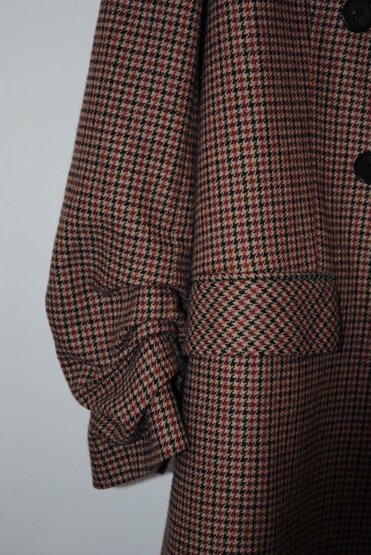 red /black base Veronica Beard houndstooth blazer, 14/APPROXIMATE DIMENSIONS Medium