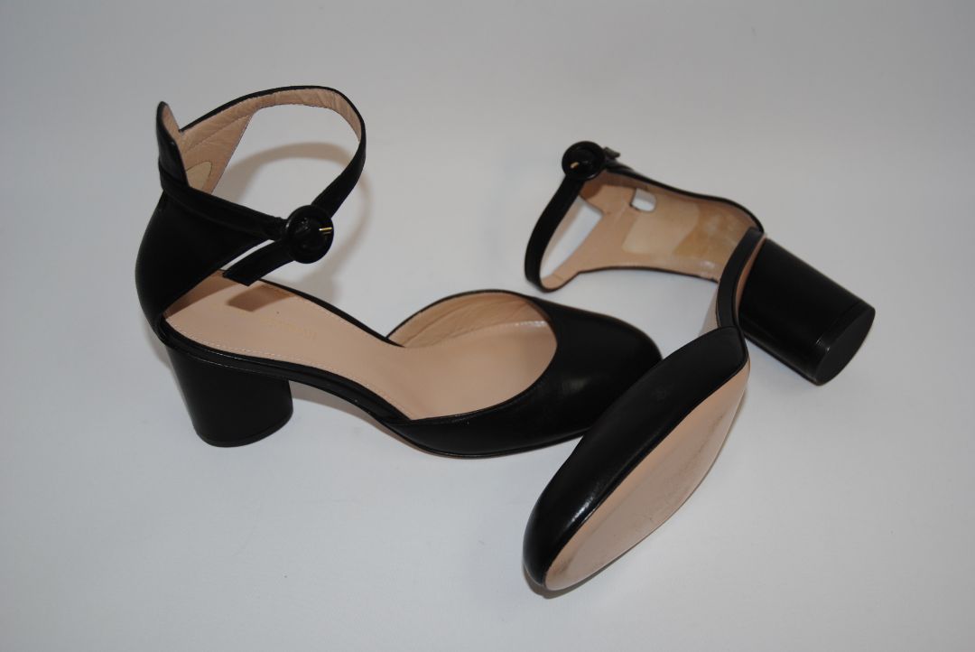 black Stuart Weitzman strappy closed toe heels, 7.5