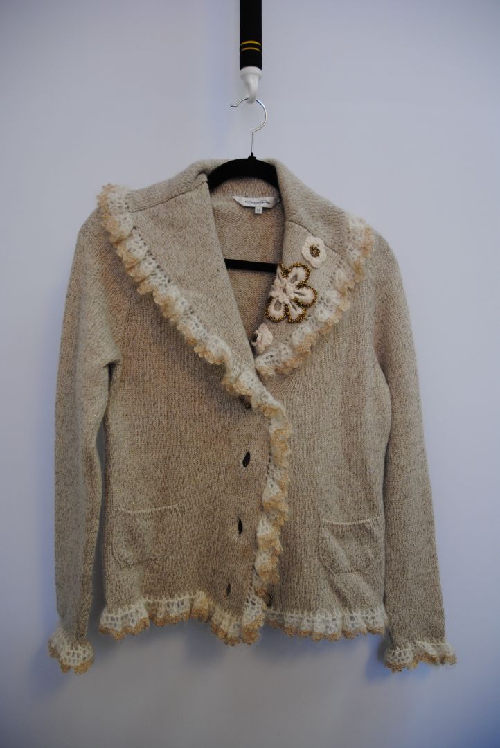 Oat Oscar dela Renta knit cardigan jacket, Length: 23β25 in Shoulder Width: 15β16 in Bust: 19β20 in (flat) Sleeve Length: 24 in