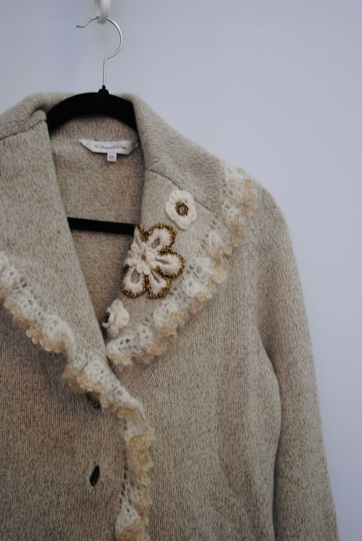 Oat Oscar dela Renta knit cardigan jacket, Length: 23β25 in Shoulder Width: 15β16 in Bust: 19β20 in (flat) Sleeve Length: 24 in
