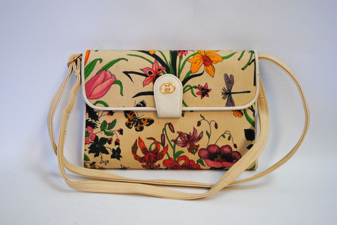 floral Gucci flora shoulder / cross body bag, Length: 10.5 in (27 cm) Height: 6 in (15 cm) Depth: 1.5 in (4 cm) Strap Drop: ~18β20 in (non-adjustable, shoulder or crossbody)