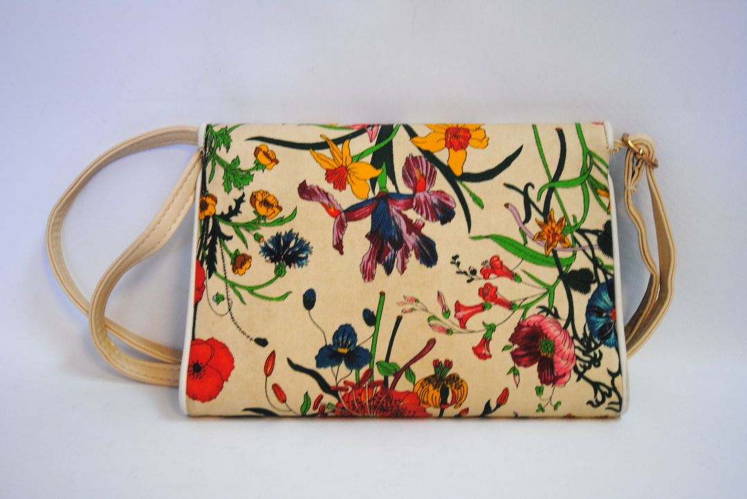 floral Gucci flora shoulder / cross body bag, Length: 10.5 in (27 cm) Height: 6 in (15 cm) Depth: 1.5 in (4 cm) Strap Drop: ~18β20 in (non-adjustable, shoulder or crossbody)