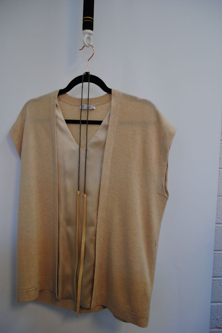 beige Brunello Cucinelli cashmere and silk belted top, Bust (flat): 19 in Length (shoulder to hem): 26 in (front), 24.5 in (back) Shoulder Width: 17 in Fit: Relaxed, draped silhouette Closure: Open front with inner satin tie detail