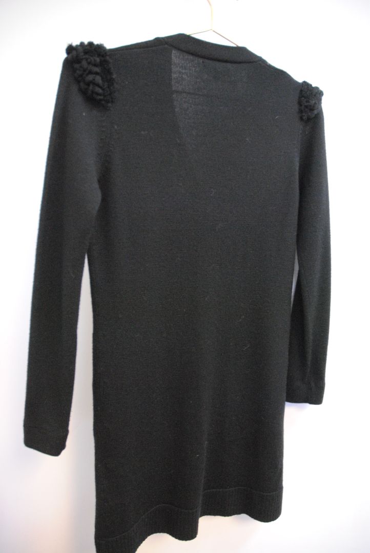 black Burberry London wool cardigan, *📏 Dimensions (Approximate – Women’s Size S)**** Bust (flat): 17.5 in Length (shoulder to hem): 33 in Sleeve Length: 24 in Shoulder to Shoulder: 15 in Fit: Slim, longline silhouette Closure: Full front button-down Pock