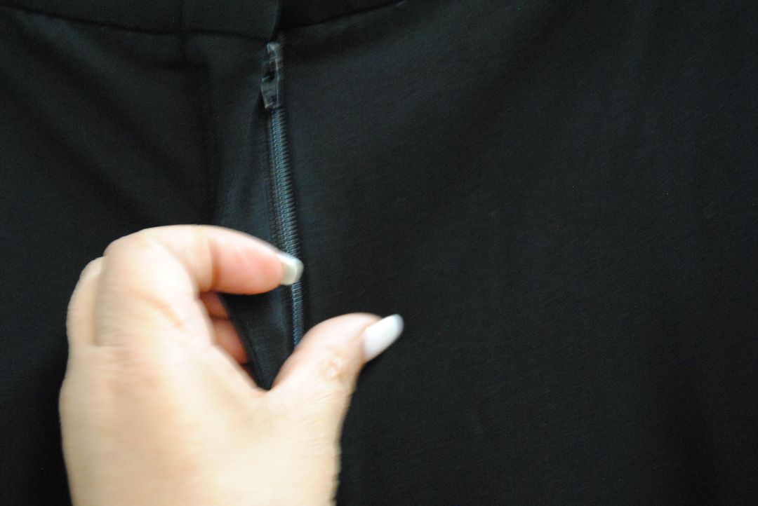 black Max mara classic trouser, Dimensions (Estimated Size: US 6 / IT 42)** Waist: Approx. 15.5 in flat Rise: Approx. 10.5 in Inseam: Approx. 32 in Leg Opening: Approx. 8.5 in Total Length: Approx. 42 in