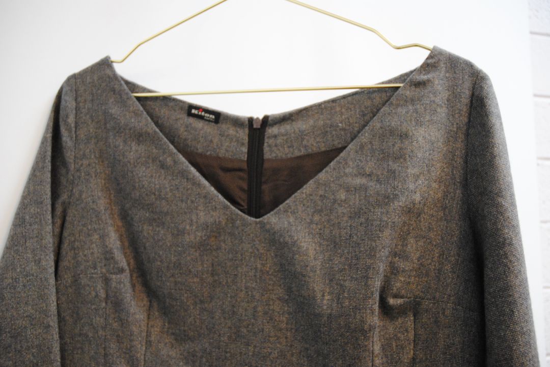 π Dimensions (Estimated β Size IT 42 / US 6) Shoulder to Shoulder: Approx. 15 in Bust: Approx. 18 in (flat) Waist: Approx. 15 in (flat) Hip: Approx. 19 in (flat) Sleeve Length: Approx. 17 in Length: Approx. 40 in Kiton designer dress
