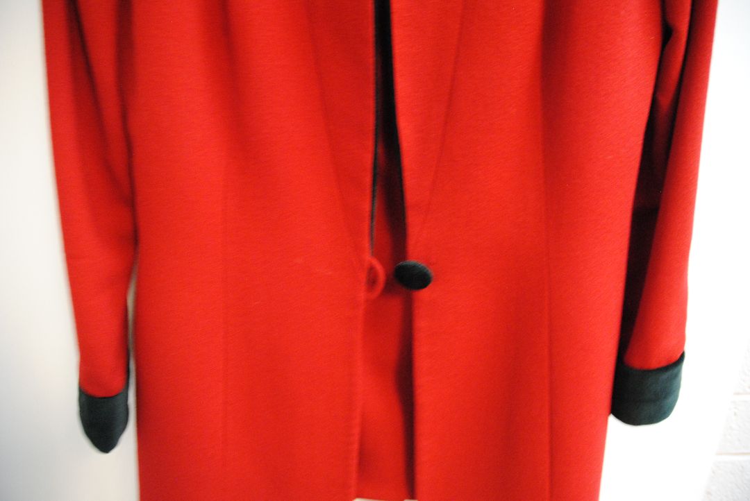 red and black Christian Dior vintage suit, Dimensions (Estimated β Size 8 US / M) Shoulder to Shoulder: 17 in Bust: 20 in (flat) Waist: 18 in Sleeve Length: 23 in Jacket Length: 29 in (Jacket comes with a matching pencil skirt β dimensions available upon