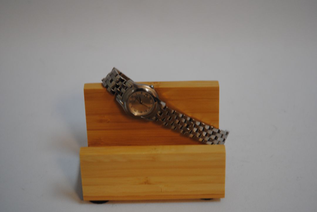 silver GUCCI Stainless Steel Roman Dial Classic Wristwatch, Case Diameter: Approx. 32 mm Band Width: Approx. 18 mm Case Thickness: Approx. 7 mm