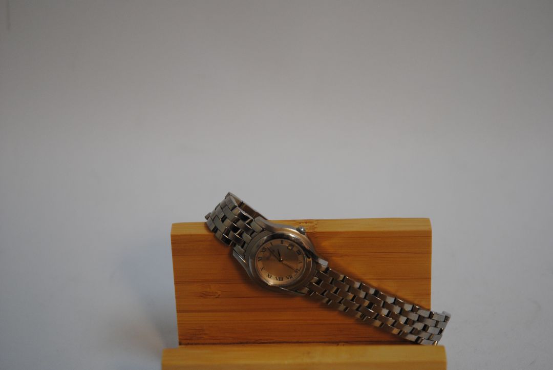 silver GUCCI Stainless Steel Roman Dial Classic Wristwatch, Case Diameter: Approx. 32 mm Band Width: Approx. 18 mm Case Thickness: Approx. 7 mm