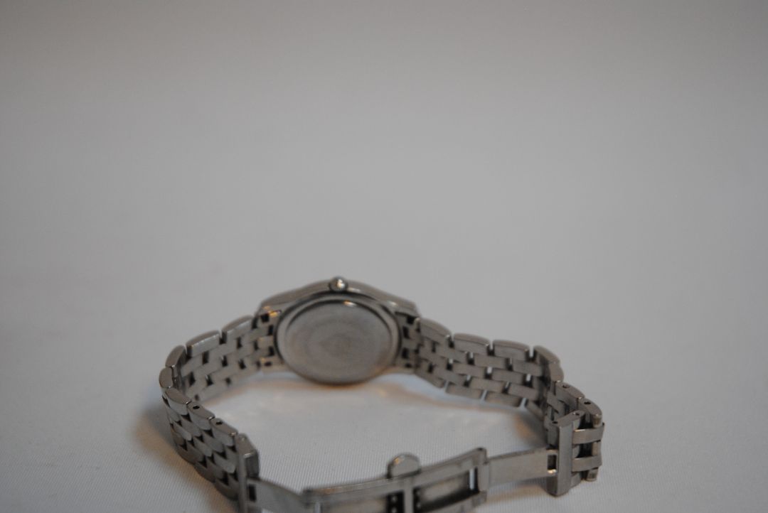 silver GUCCI Stainless Steel Roman Dial Classic Wristwatch, Case Diameter: Approx. 32 mm Band Width: Approx. 18 mm Case Thickness: Approx. 7 mm