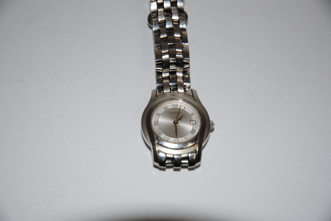 silver GUCCI Stainless Steel Roman Dial Classic Wristwatch, Case Diameter: Approx. 32 mm Band Width: Approx. 18 mm Case Thickness: Approx. 7 mm