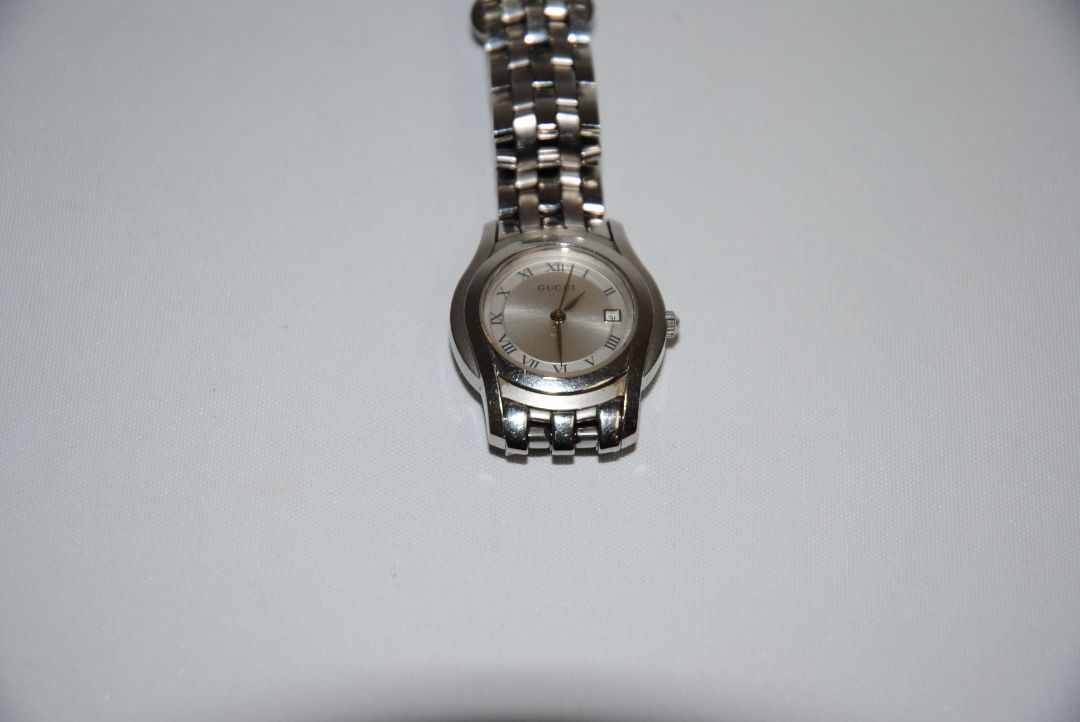 silver GUCCI Stainless Steel Roman Dial Classic Wristwatch, Case Diameter: Approx. 32 mm Band Width: Approx. 18 mm Case Thickness: Approx. 7 mm