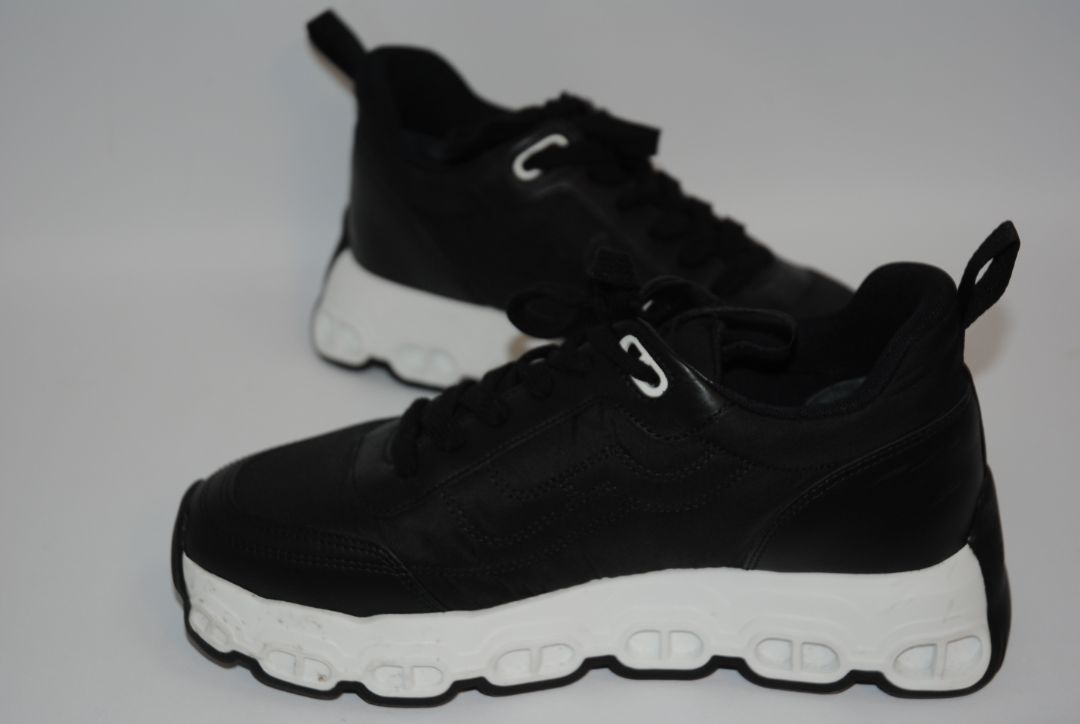 black and white Hermès Bouncing Sneaker, Heel Height: 1.5 in Platform: 1.25 in Fit: True to size (standard men’s sizing; this appears to be ~EU 41–43) Weight: Lightweight EVA sole (typical of Bouncing/Trail line)