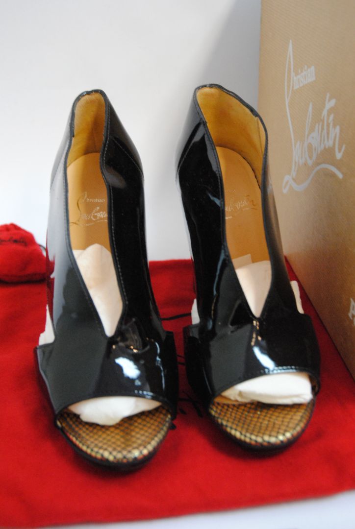 black Christian Louboutin black stampato toe heel, 36.5 EU
