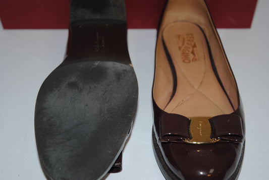 Bordeaux Ferragamo vara bow shoes, 9.5 EU