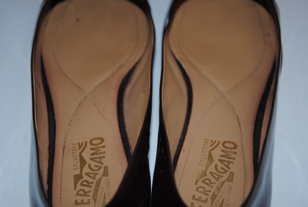 Bordeaux Ferragamo vara bow shoes, 9.5 EU