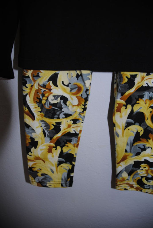 black and gold Versace logo and bottom Barouque, 24 mos