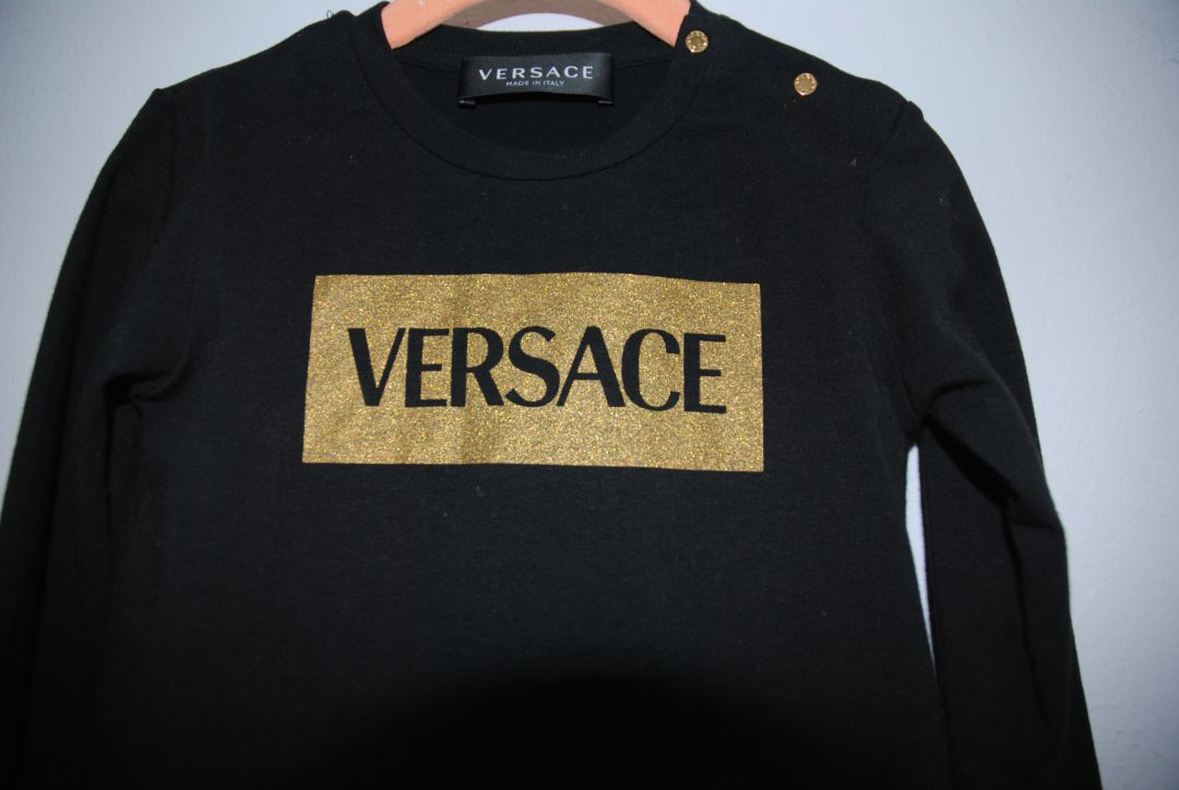 black and gold Versace logo and bottom Barouque, 24 mos