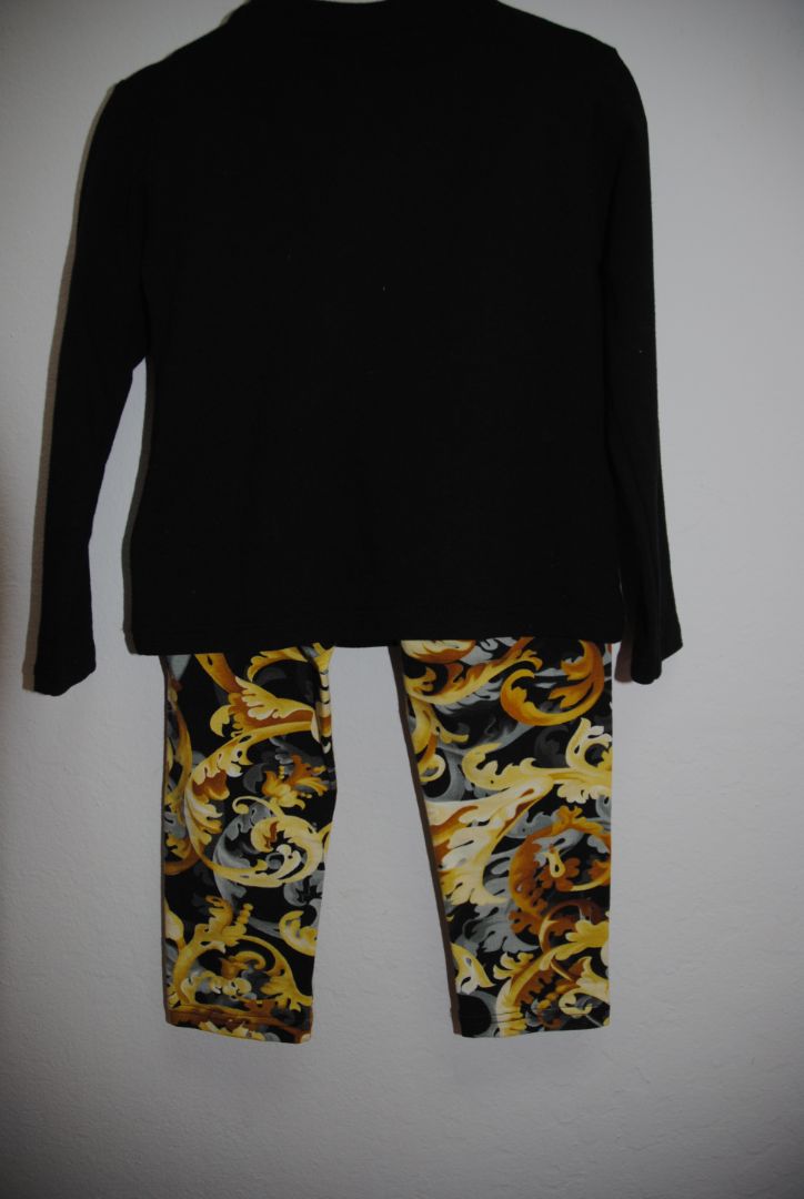 black and gold Versace logo and bottom Barouque, 24 mos