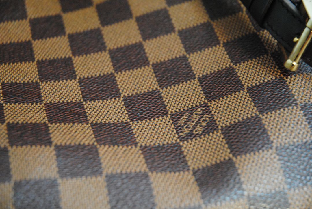 damier pattern Louis Vuitton damier bag, Length: 11 in (28 cm) Height: 10 in (25 cm) Depth: 3 in (8 cm) Strap Drop: Adjustable 15 – 22 in (38 – 55 cm)