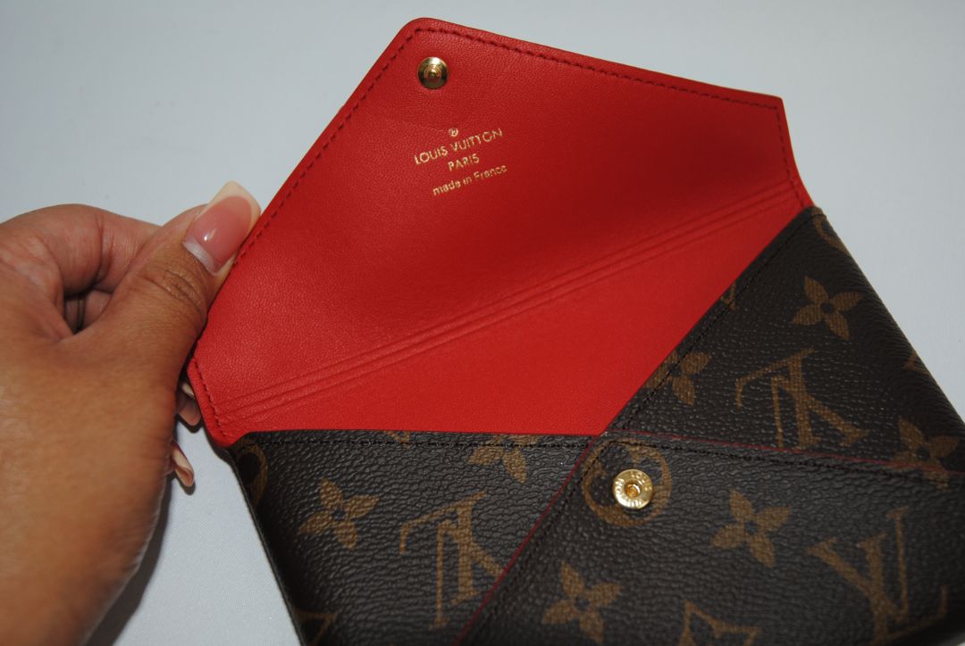 red and monogram Louis Vuitton Monogram Envelope-Style Wallet, Width: 4.7 to 5.5 in (12–14 cm) Height: 3.5 to 4.5 in (9–11.5 cm) Depth: 0.75 to 1.25 in (2–3 cm)