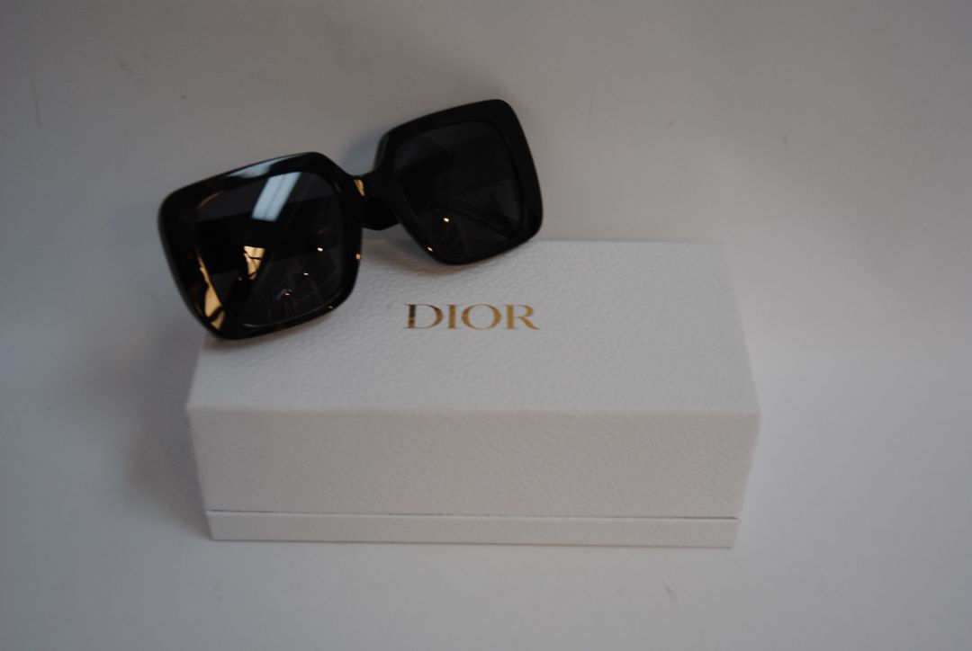 black and white Christian Dior Oversized Square Sunglasses, Manufacturer sizing: ~58–18–145 mm Dimensions (approximate, per Dior standards): Lens Width: ~58 mm Bridge: ~18 mm Temple Length: ~145 mm