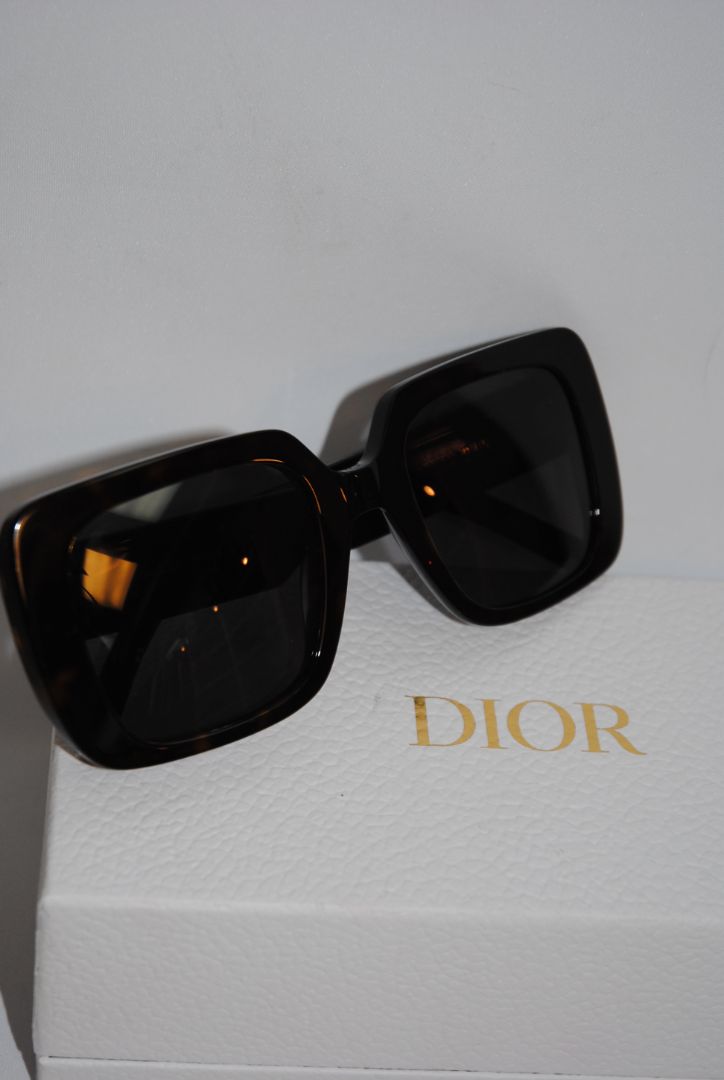 black and white Christian Dior Oversized Square Sunglasses, Manufacturer sizing: ~58–18–145 mm Dimensions (approximate, per Dior standards): Lens Width: ~58 mm Bridge: ~18 mm Temple Length: ~145 mm