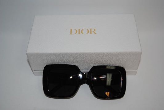 black and white Christian Dior Oversized Square Sunglasses, Manufacturer sizing: ~58–18–145 mm Dimensions (approximate, per Dior standards): Lens Width: ~58 mm Bridge: ~18 mm Temple Length: ~145 mm