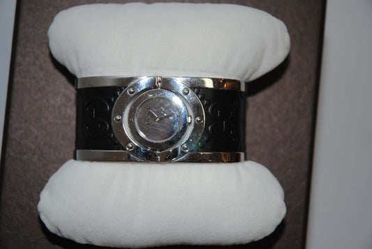 black and silver GUCCI Gucci Twirl Mirror Dial Watch, Dimensions: Approx. 23mm case diameter, ~8mm thickness