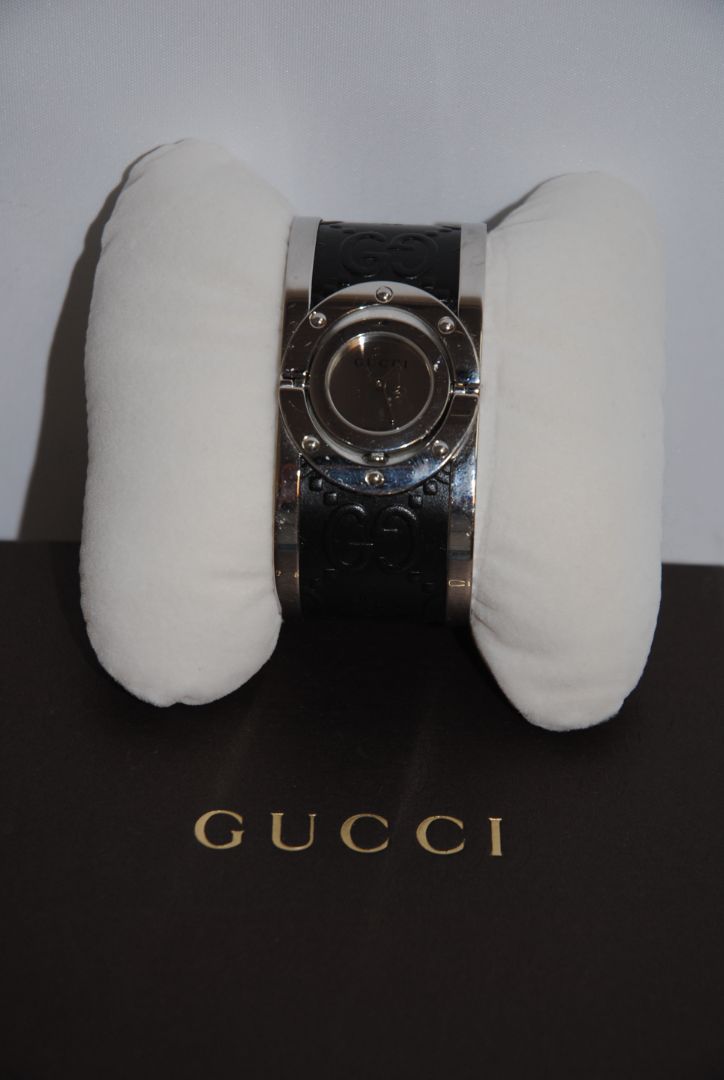 black and silver GUCCI Gucci Twirl Mirror Dial Watch, Dimensions: Approx. 23mm case diameter, ~8mm thickness