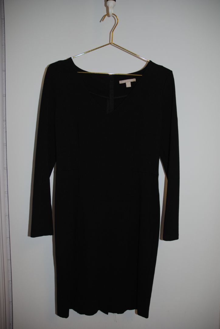 black Banana Republic shift dress, Length: 37 in (94 cm) Bust: 19 in (48 cm) Waist: 17 in (43 cm) Sleeves: 22 in (56 cm)(Fits true to size, tailored shift silhouette)