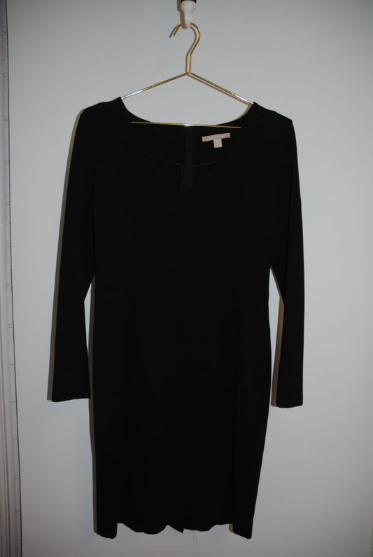 black Banana Republic shift dress, Length: 37 in (94 cm) Bust: 19 in (48 cm) Waist: 17 in (43 cm) Sleeves: 22 in (56 cm)(Fits true to size, tailored shift silhouette)