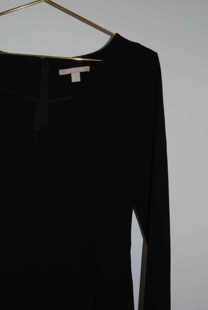 black Banana Republic shift dress, Length: 37 in (94 cm) Bust: 19 in (48 cm) Waist: 17 in (43 cm) Sleeves: 22 in (56 cm)(Fits true to size, tailored shift silhouette)