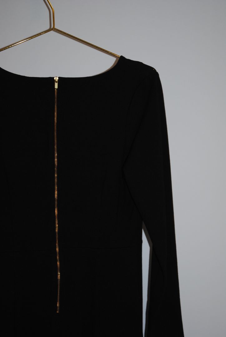 black Banana Republic shift dress, Length: 37 in (94 cm) Bust: 19 in (48 cm) Waist: 17 in (43 cm) Sleeves: 22 in (56 cm)(Fits true to size, tailored shift silhouette)