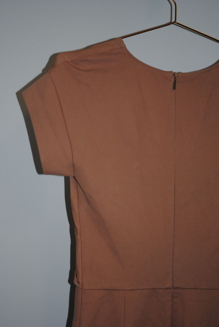 blush Max Mara draped sheath dress, Length: 40 in / 102 cm Bust: 34 in / 86 cm Waist: 28 in / 71 cm Hips: 36 in / 91 cm