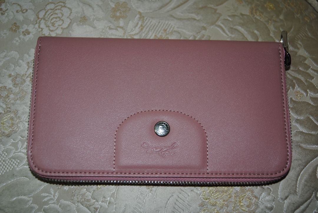 Blush Pink Longchamp Le Pliage Heritage, Dimensions Height: 4 in (10 cm) Width: 8 in (20 cm) Depth: 1 in (2.5 cm)