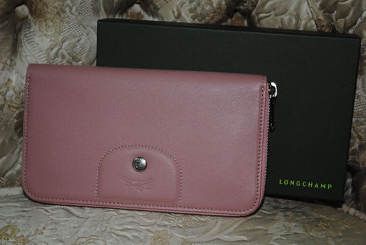 Blush Pink Longchamp Le Pliage Heritage, Dimensions Height: 4 in (10 cm) Width: 8 in (20 cm) Depth: 1 in (2.5 cm)
