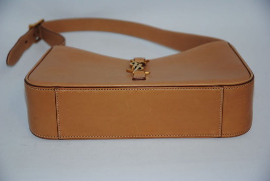 tan/ caramel Saint Laurent Model: Le 5 À 7 Hobo Bag, Length: 9.8 in (25 cm) Height: 5.5 in (14 cm) Depth: 2.4 in (6 cm) Strap Drop: 8.6–10.2 in (adjustable)