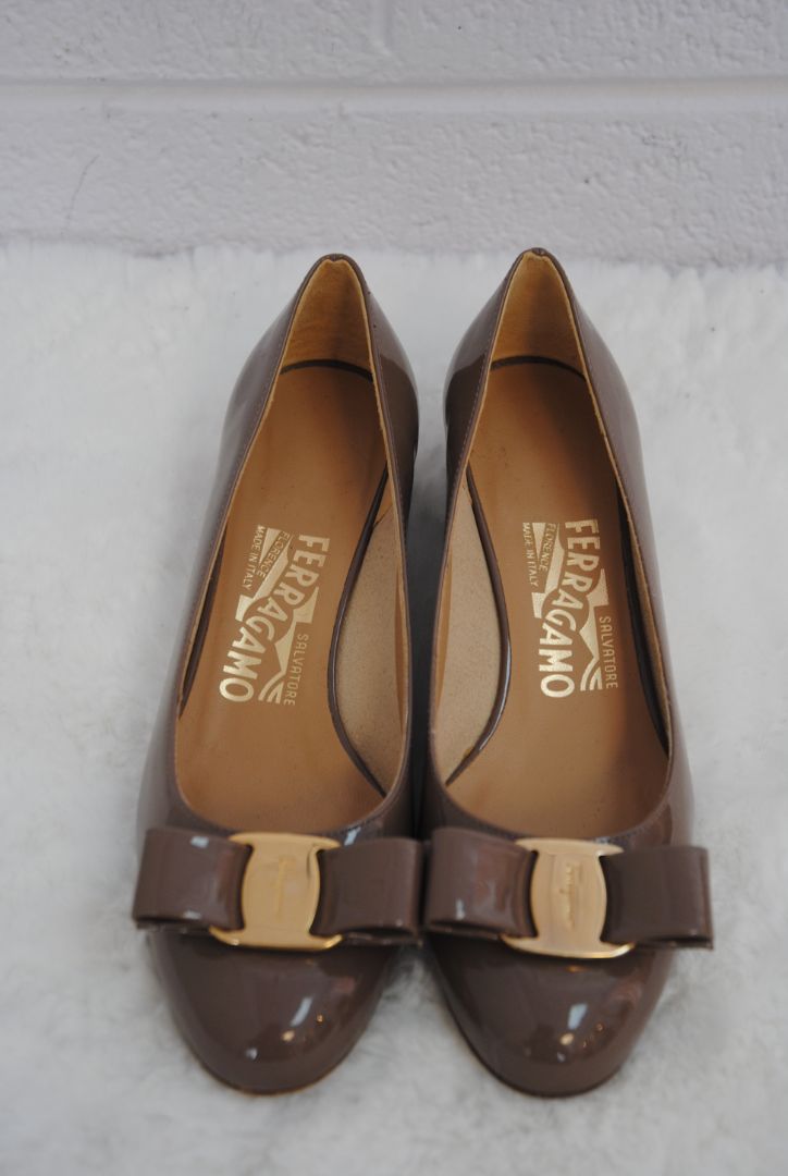 Cumin Ferragamo Vara Pumps, 4