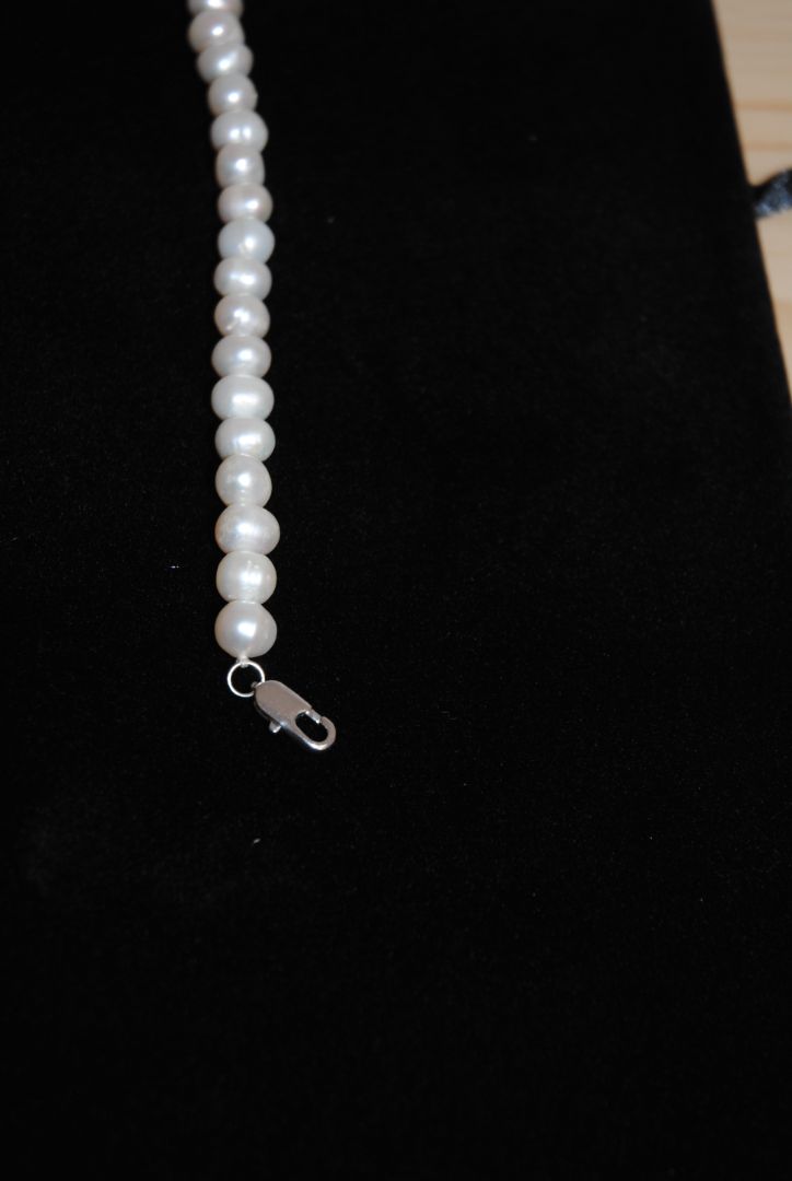 white NA pearl bracelet