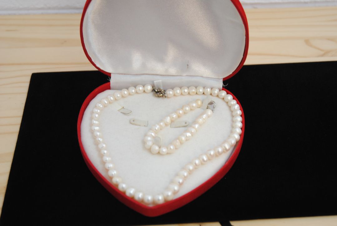 white NA boxed bracelet and necklace