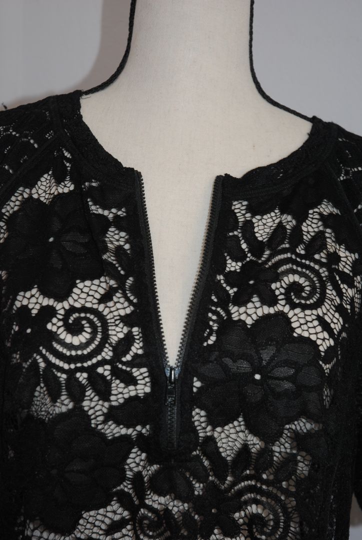 In Earnest Black Lace Zip Top S