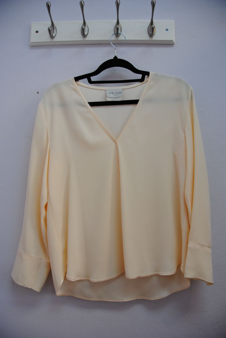 Forte_ Forte silk v neck blouse