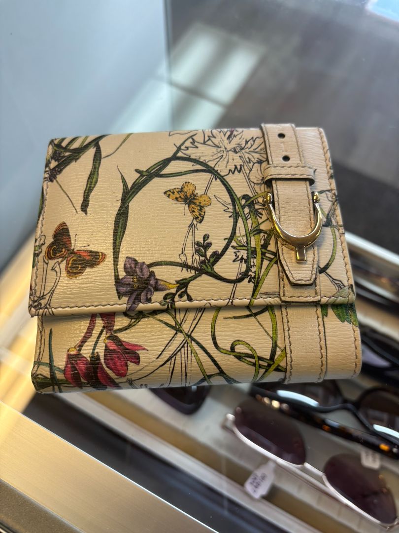 white multicolor Gucci flora wallet, 12 x 5 x 1